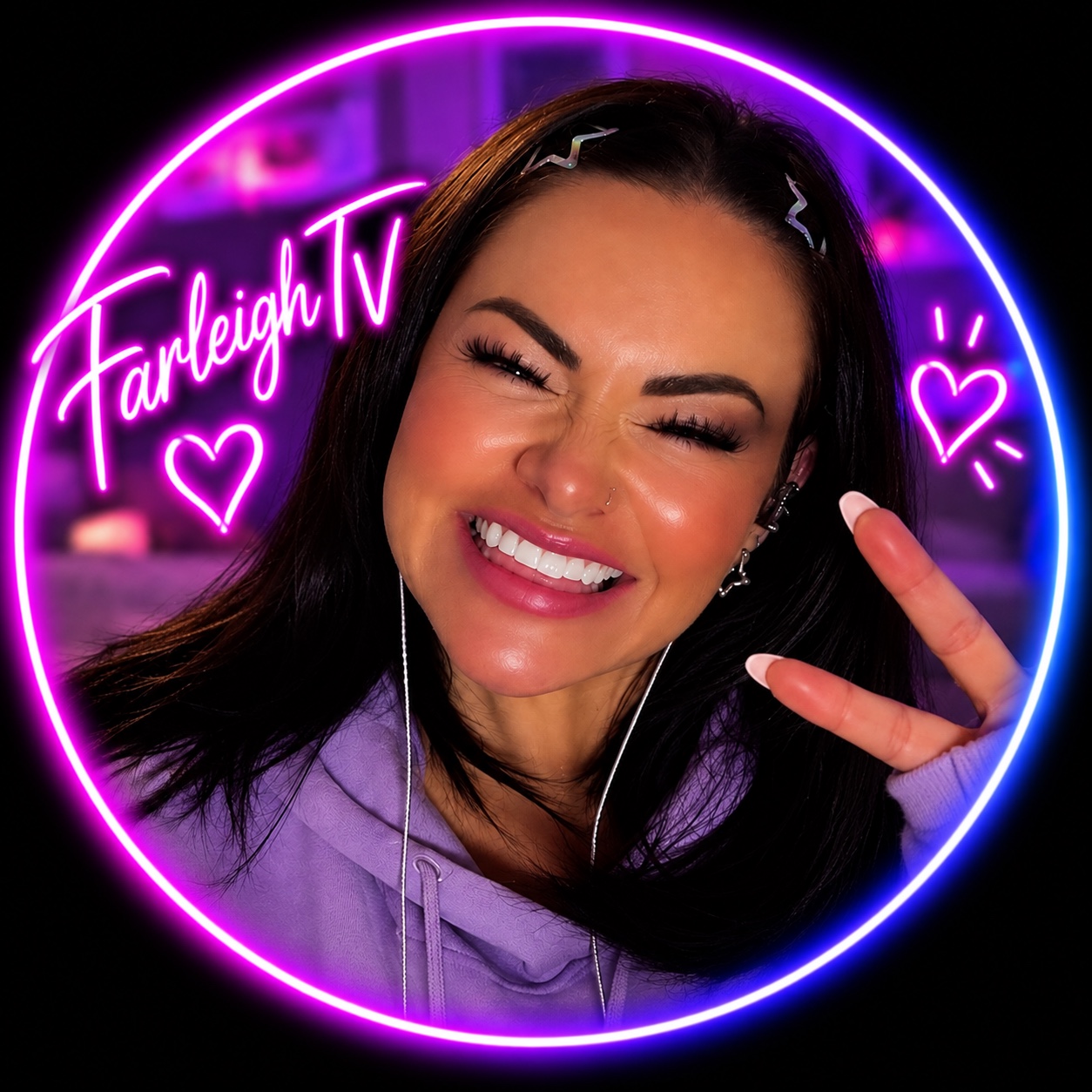 FarleighTV smiling and making a peace sign